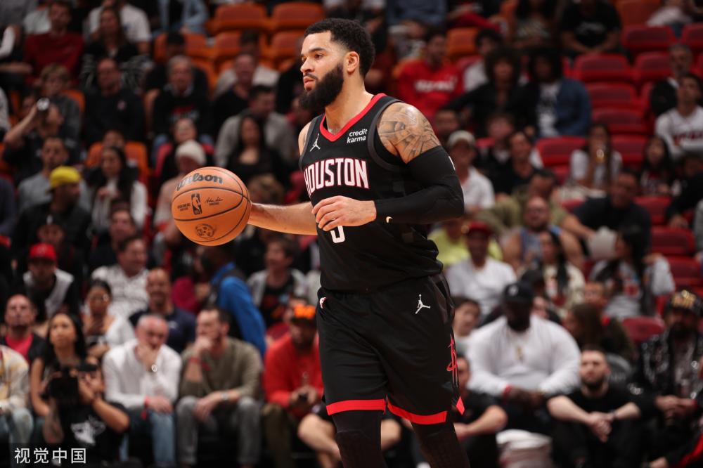 反而让他背 反而让他背