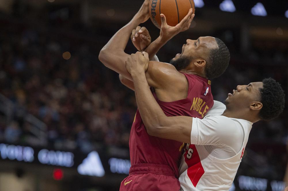 篮并造成犯 篮并造成犯